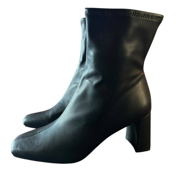 Steve Madden Harli Sleek Pull On Sock Booties Square Toe NEW Size 10 - Picture 1 of 10